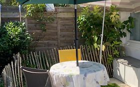 Petite maison dans le jardin